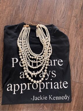 Pearls and tshirt L Black NWT